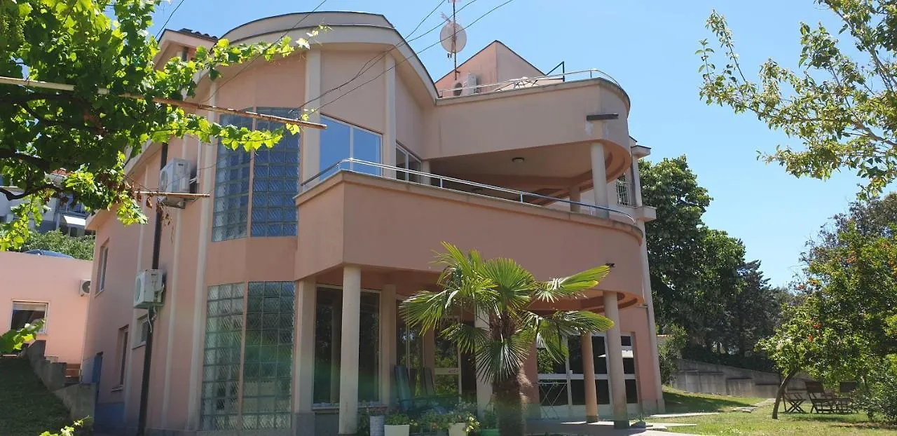 Apartments Seafront Villa Pula 0*,  Kroatien
