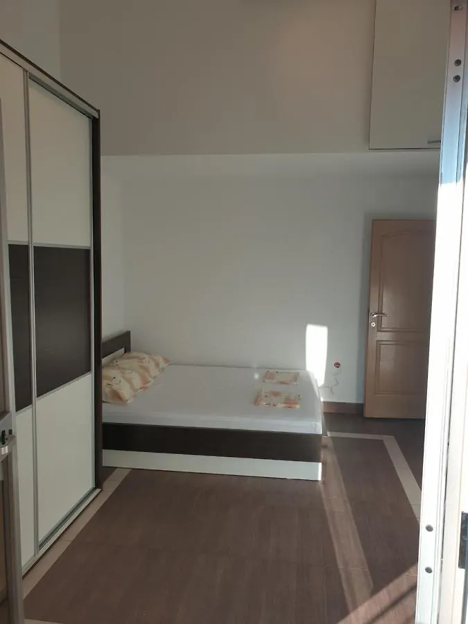 Apartments Seafront Villa Pula