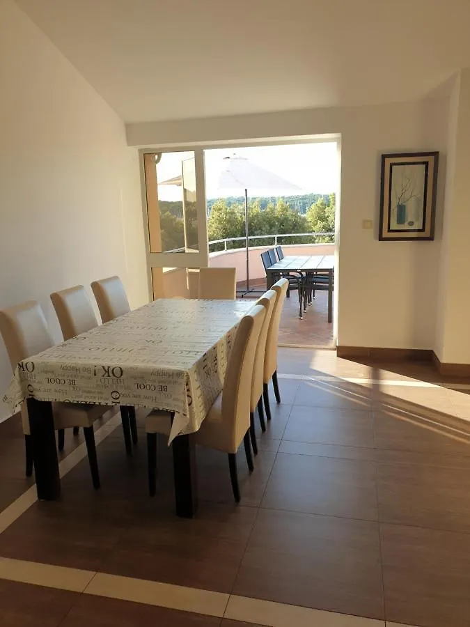 Apartments Seafront Villa Pula