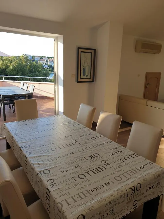 Apartments Seafront Villa Pula Kroatien