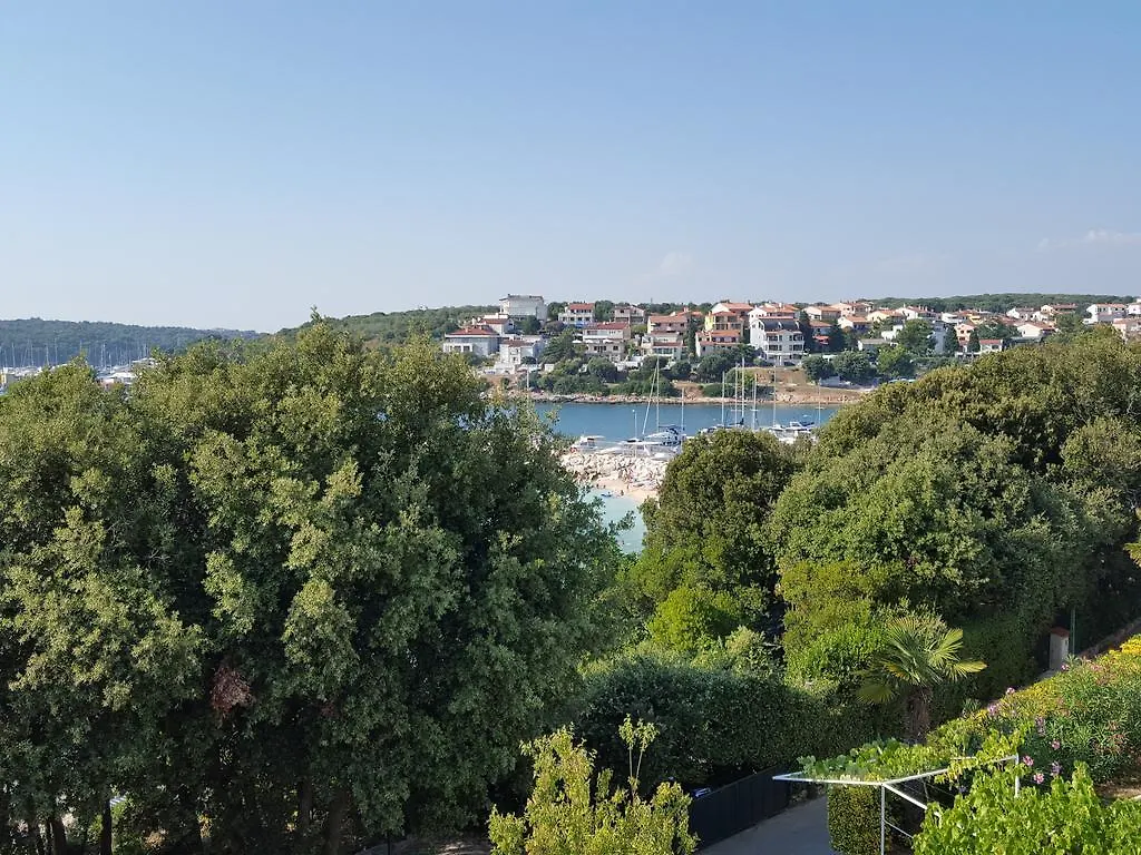 Apartments Seafront Villa Pula
