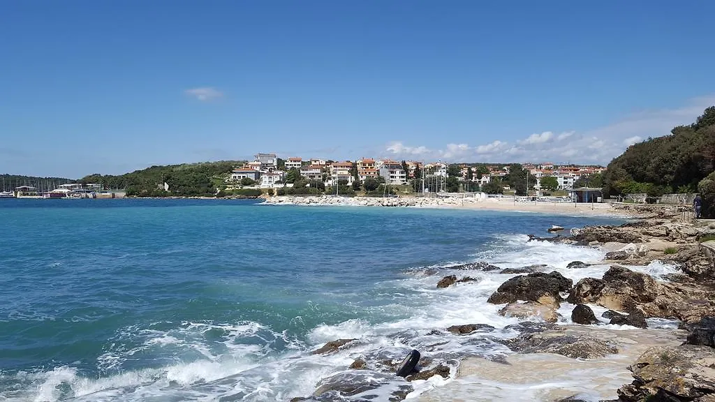 Apartments Seafront Villa Pula