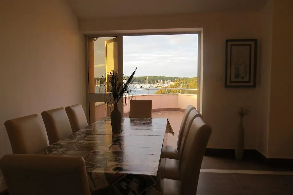 Apartments Seafront Villa Pula 0*,  Kroatien