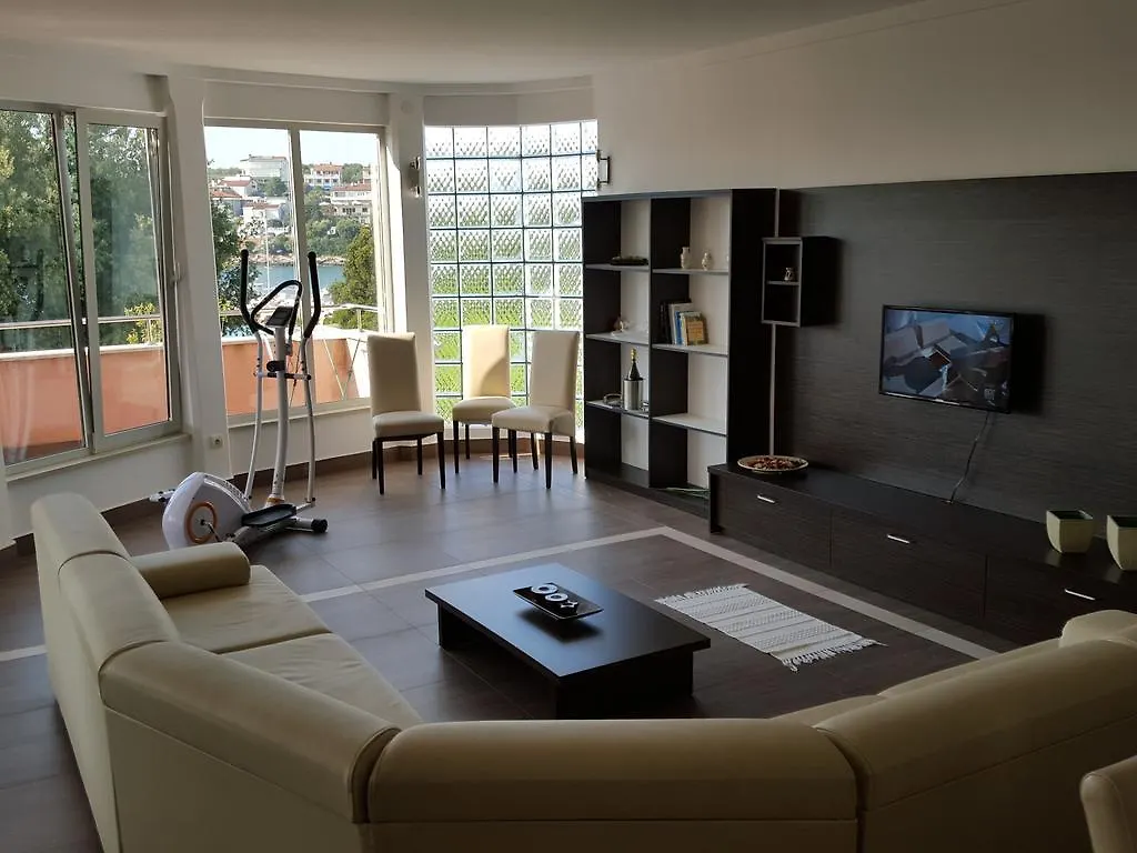 Apartments Seafront Villa Pula Kroatien